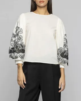 Blusa bianca in cotone con maniche a sbuffo con ricami in pizzo Sangallo neri