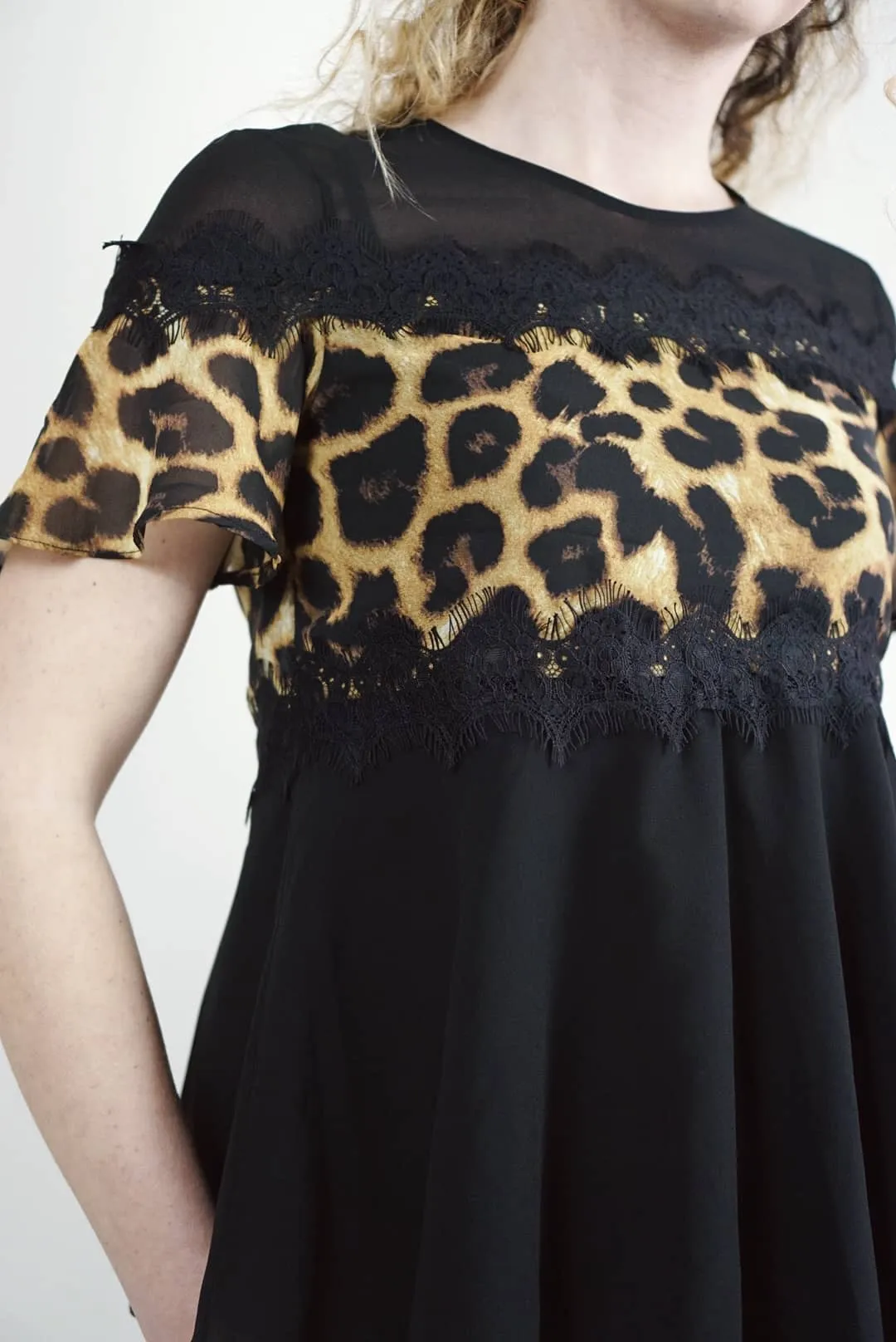 Blusa nera e animalier | Guess