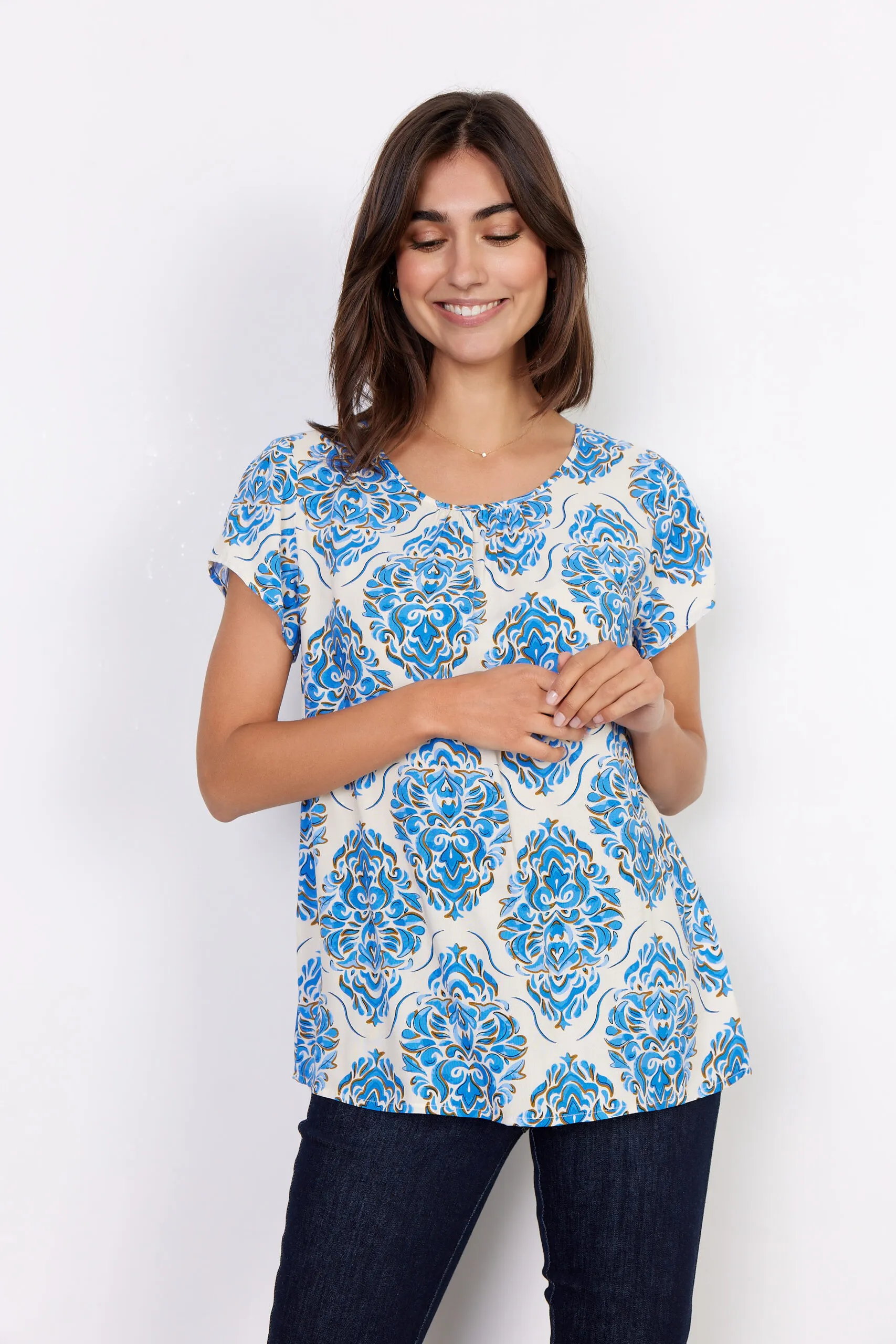 Melene 1: Blusa Femminile in Viscosa con Stampa Vivace – Un Classico Rinnovato